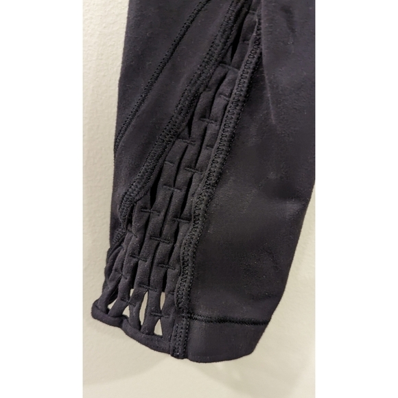 Lululemon True Self Crop II in Black Size 2 - Picture 6 of 6